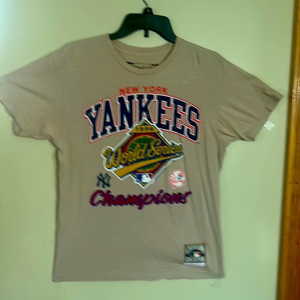 Mitchell and Ness men’s NY Yankees t-shirt size medium